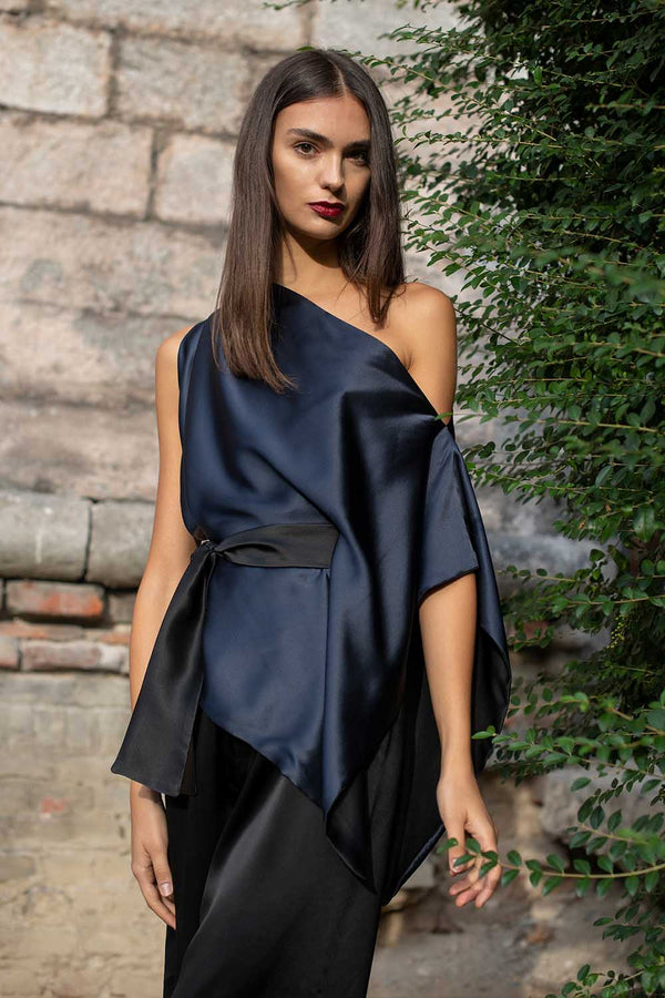 Voluptuous silk top
